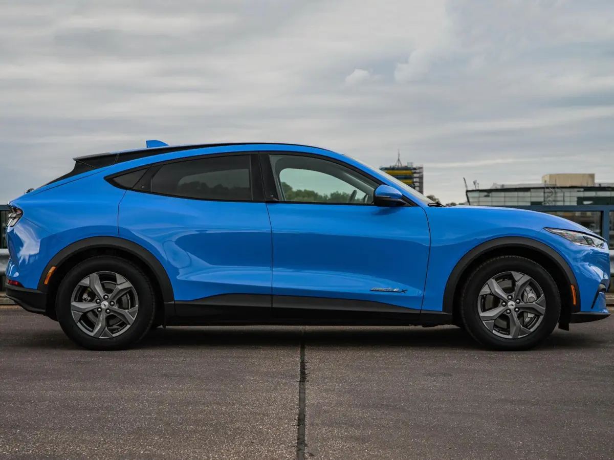 Extended RWD 98 kWh | SOH 97,5% | Camera | Leder | Keyless | ACC | Apple Carplay/Android Auto | Stoel-/Stuurverwarming | 18" | Dealeronderhouden