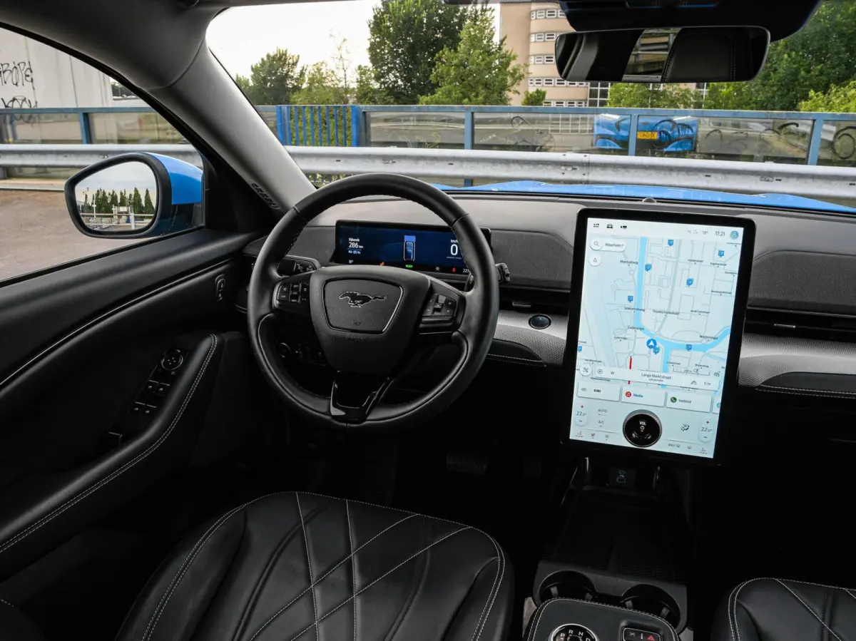 Extended RWD 98 kWh | SOH 97,5% | Camera | Leder | Keyless | ACC | Apple Carplay/Android Auto | Stoel-/Stuurverwarming | 18" | Dealeronderhouden