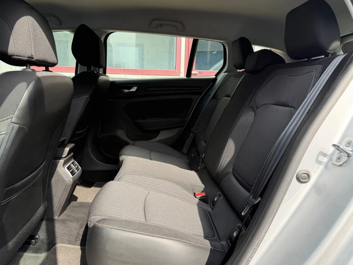 1.2 TCe Zen|Trekhaak|AppleCarplay|Navi|Climate|Cruise|PDC|Bleutooth|Isofix|Wordt geleverd met nieuwe APK|