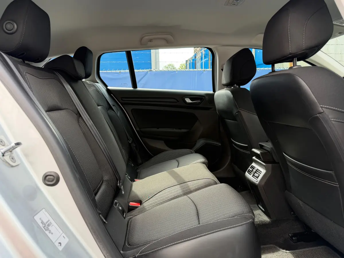 1.2 TCe Zen|Trekhaak|AppleCarplay|Navi|Climate|Cruise|PDC|Bleutooth|Isofix|Wordt geleverd met nieuwe APK|