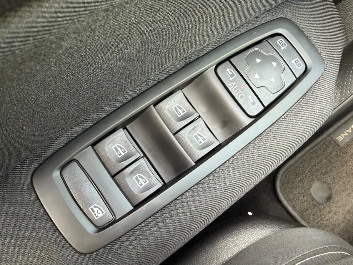 1.2 TCe Zen|Trekhaak|AppleCarplay|Navi|Climate|Cruise|PDC|Bleutooth|Isofix|Wordt geleverd met nieuwe APK|