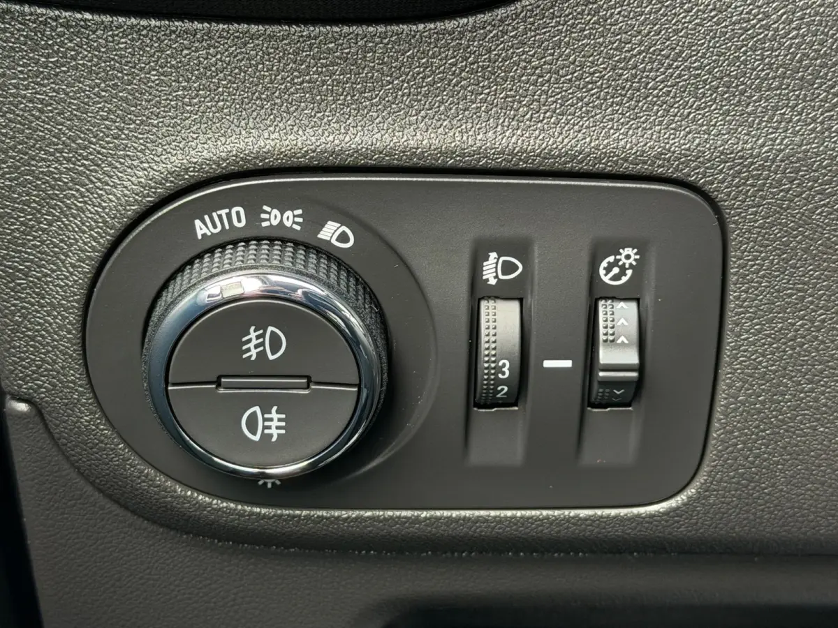 1.2 Turbo 120 Jaar Edition|2e Eigenaar|Carplay|Navi|Camera|Climate|Cruise|PDC V+A|LMV|N.A.P|Apk tot 28-09-2027|