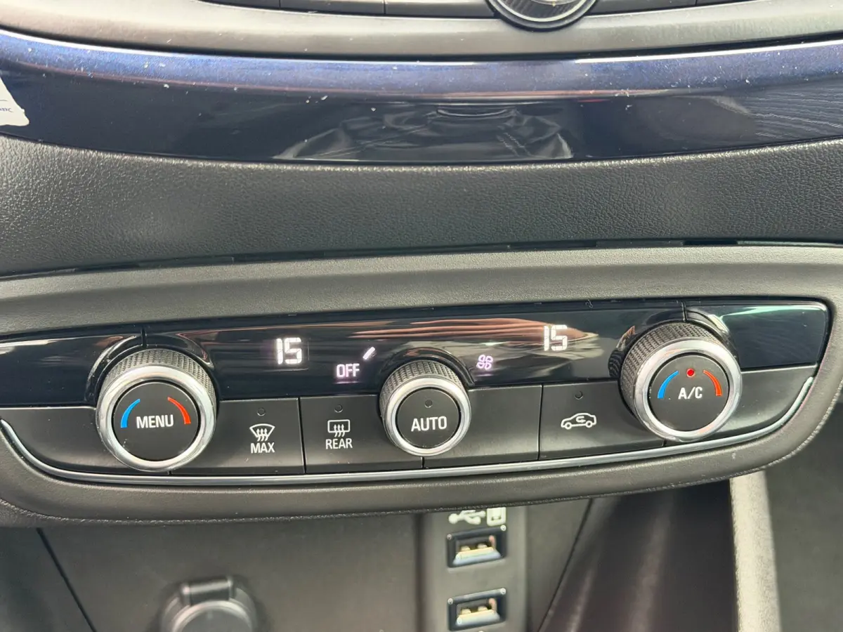 1.2 Turbo 120 Jaar Edition|2e Eigenaar|Carplay|Navi|Camera|Climate|Cruise|PDC V+A|LMV|N.A.P|Apk tot 28-09-2027|