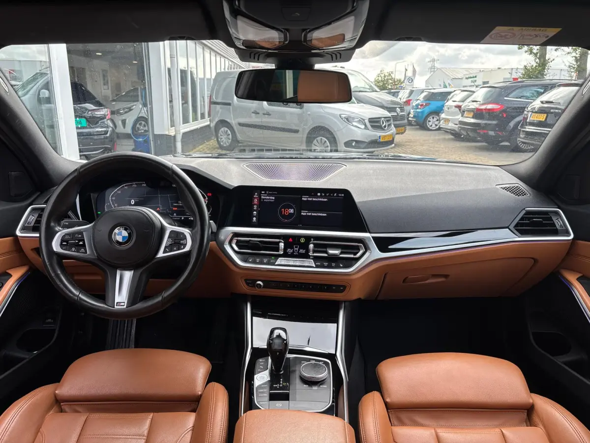 318i High Executive Edition | M Pakket | Shadow Line | Assisted Driving | Trekhaak
