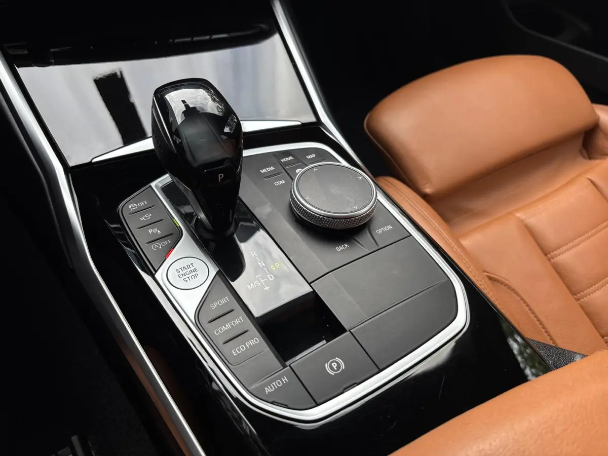 318i High Executive Edition | M Pakket | Shadow Line | Assisted Driving | Trekhaak
