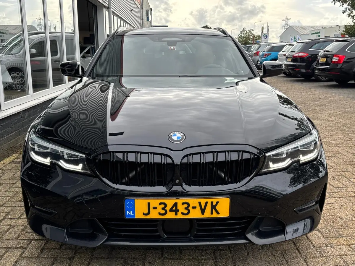 318i High Executive Edition | M Pakket | Shadow Line | Assisted Driving | Trekhaak