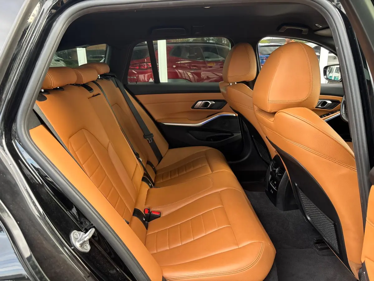 318i High Executive Edition | M Pakket | Shadow Line | Assisted Driving | Trekhaak