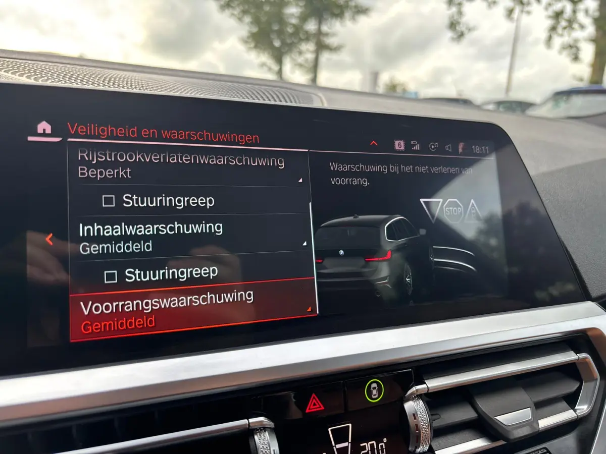 318i High Executive Edition | M Pakket | Shadow Line | Assisted Driving | Trekhaak