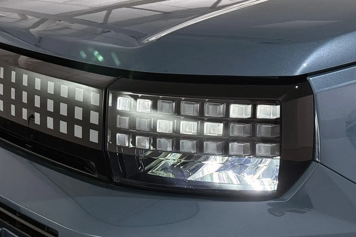 1.2 Hybrid ICON / Carplay / Airco / 2+6 Jaar Garantie