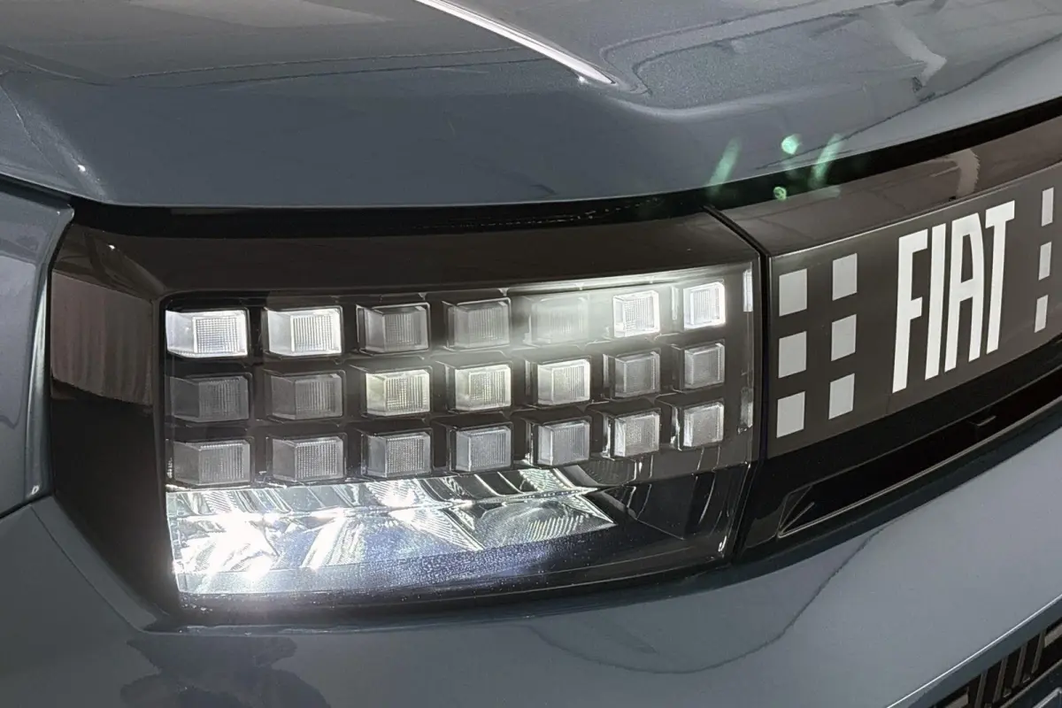 1.2 Hybrid ICON / Carplay / Airco / 2+6 Jaar Garantie