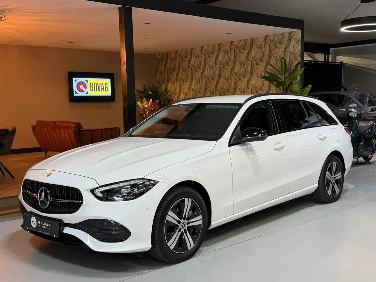300 e Avantgarde Garantie|1e Eigenaar|Dealeronderhouden|Night|Trekhaak|Camera|LED
