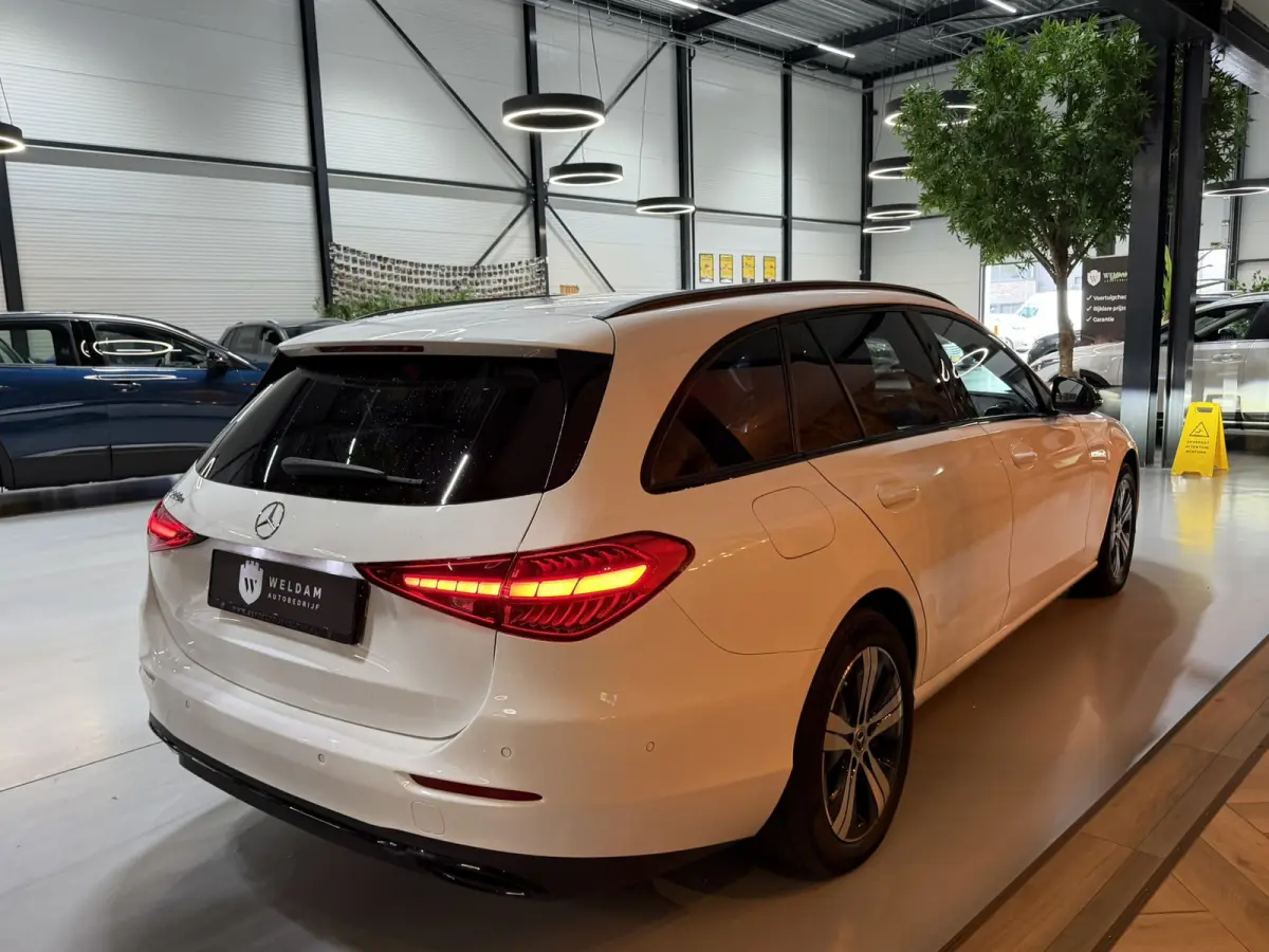 300 e Avantgarde Garantie|1e Eigenaar|Dealeronderhouden|Night|Trekhaak|Camera|LED