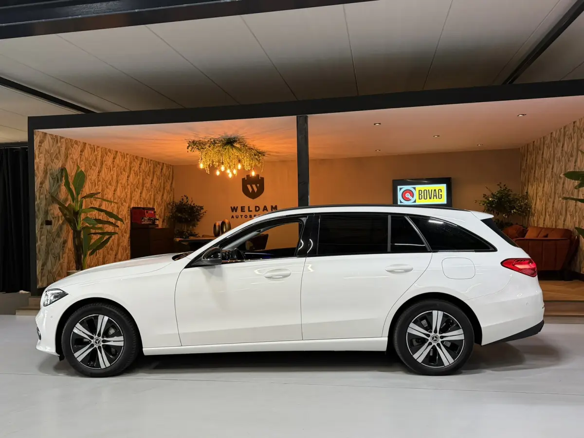 300 e Avantgarde Garantie|1e Eigenaar|Dealeronderhouden|Night|Trekhaak|Camera|LED