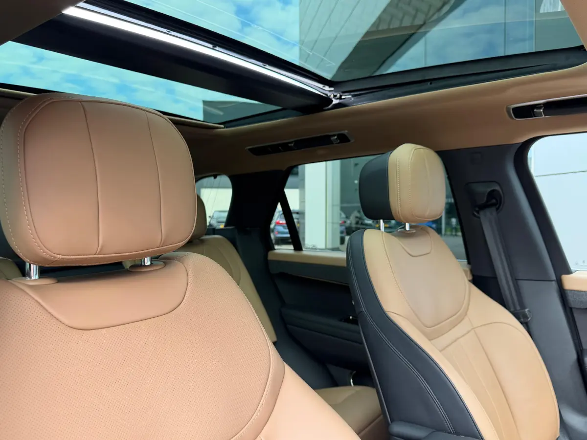P550e Autobiography | Vierwielsturing | Afn trekhaak | Massage | 23" Carbon | Softclose | Koelbox | Head-Up