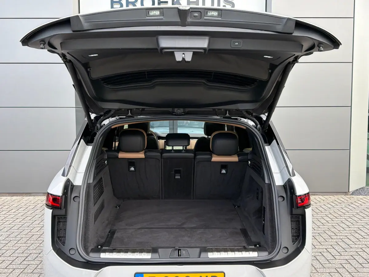 P550e Autobiography | Vierwielsturing | Afn trekhaak | Massage | 23" Carbon | Softclose | Koelbox | Head-Up