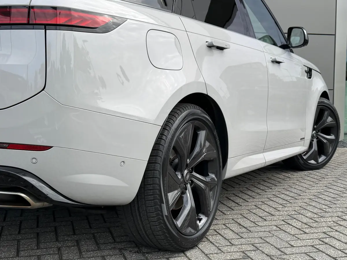 P550e Autobiography | Vierwielsturing | Afn trekhaak | Massage | 23" Carbon | Softclose | Koelbox | Head-Up