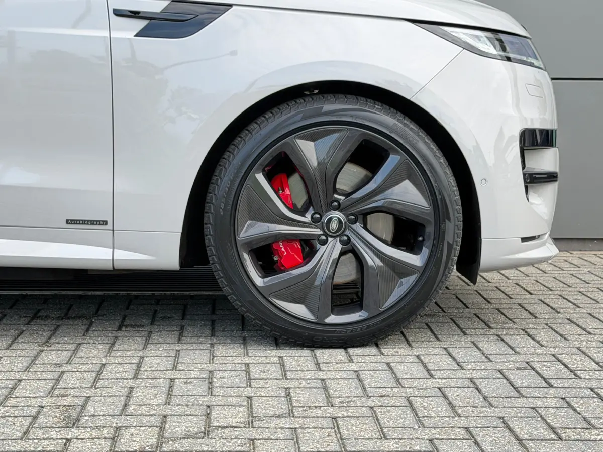 P550e Autobiography | Vierwielsturing | Afn trekhaak | Massage | 23" Carbon | Softclose | Koelbox | Head-Up