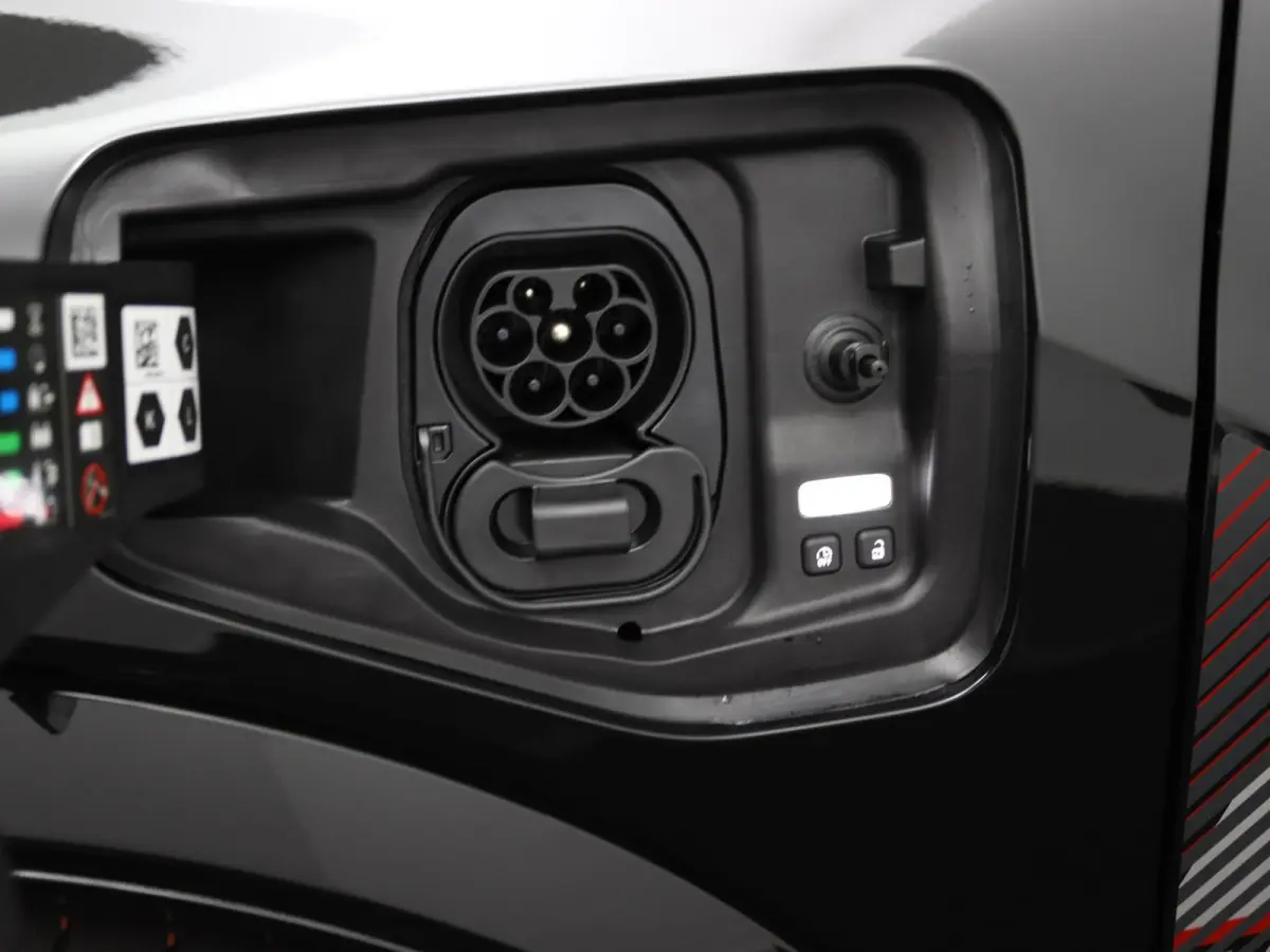 iconic cinq 150 pk comfort range | Adapt. Cruise | Parkeercamera | Stoel- & Stuurverw. |