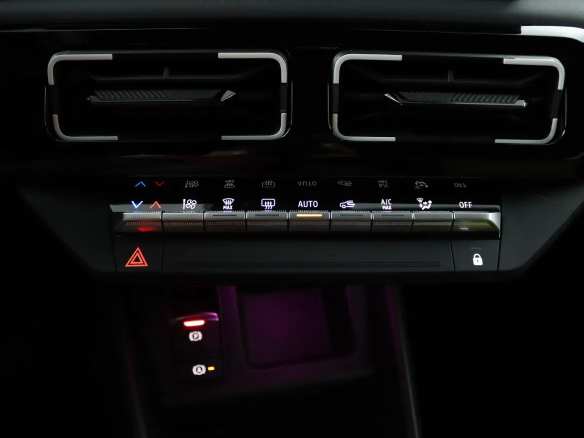 iconic cinq 150 pk comfort range | Adapt. Cruise | Parkeercamera | Stoel- & Stuurverw. |