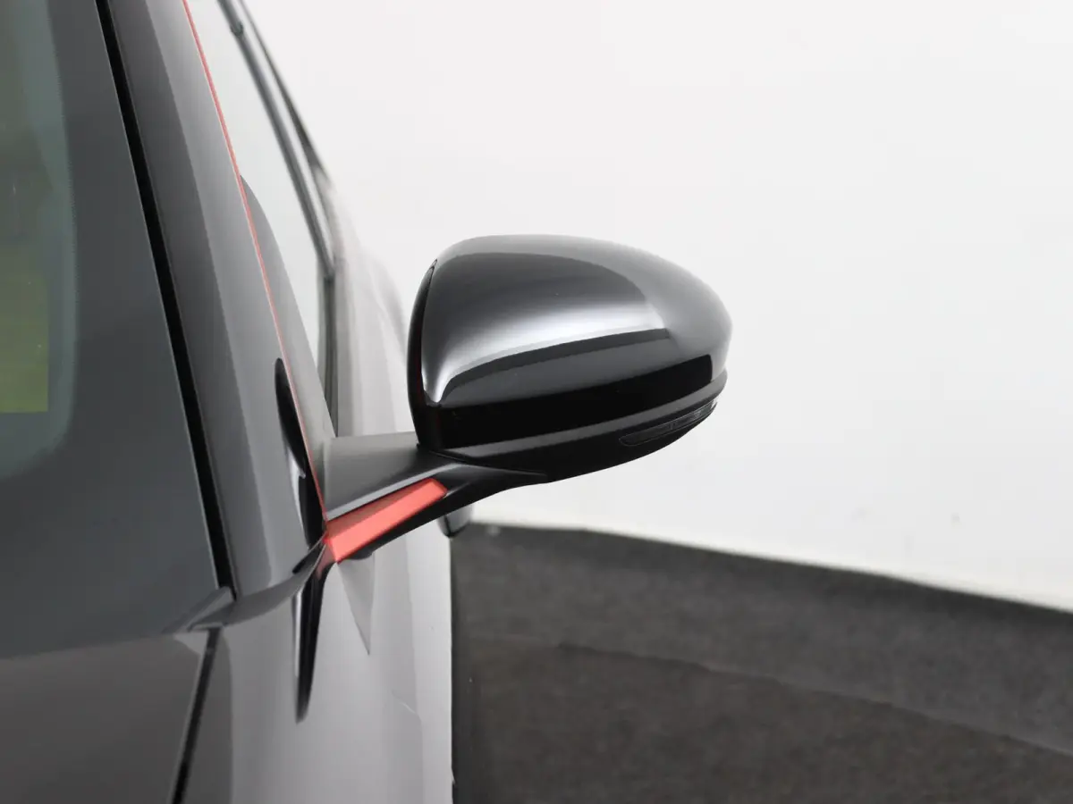 iconic cinq 150 pk comfort range | Adapt. Cruise | Parkeercamera | Stoel- & Stuurverw. |