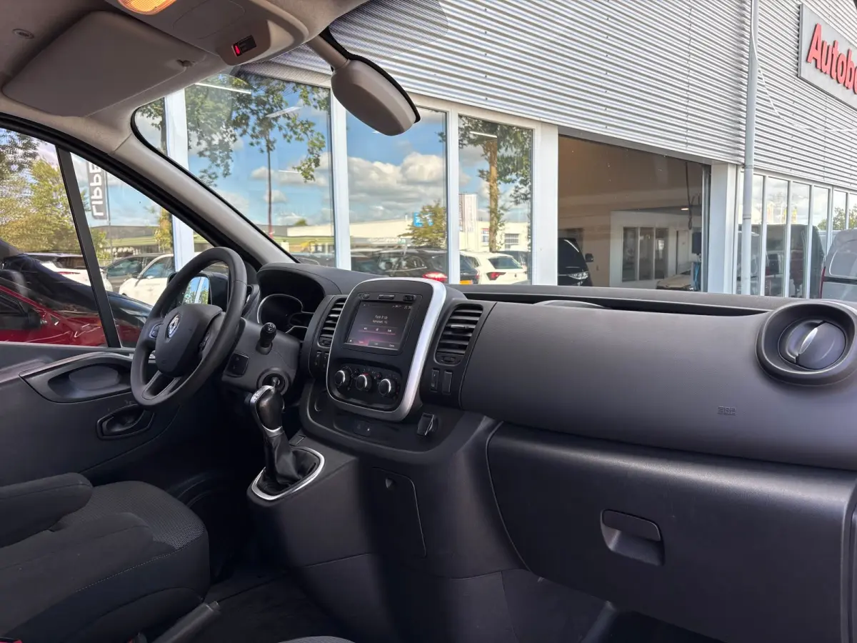 2.0 dCi 145 T29 L2H1 DC Comfort | Dubbel Cabine | Automaat | Trekhaak | Achteruitrij Camera | Led