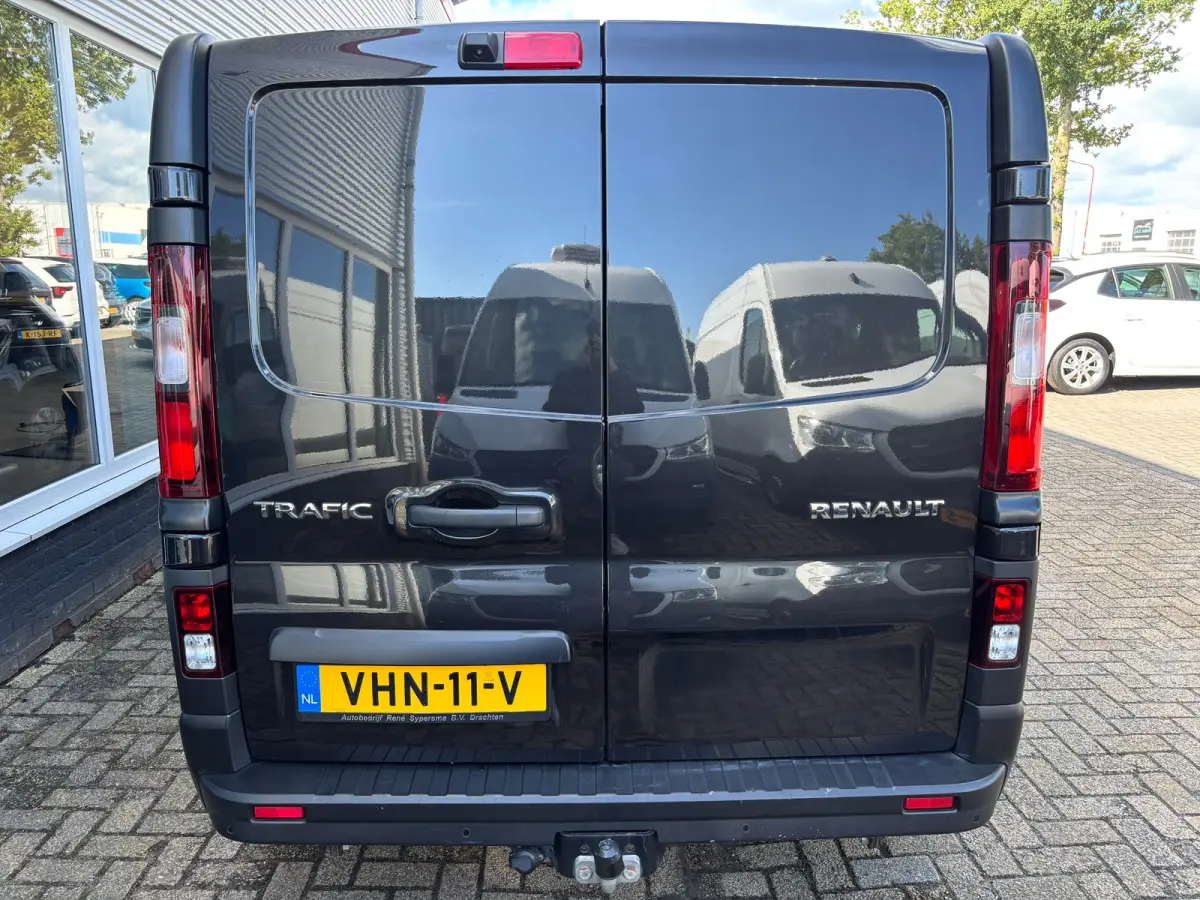 2.0 dCi 145 T29 L2H1 DC Comfort | Dubbel Cabine | Automaat | Trekhaak | Achteruitrij Camera | Led