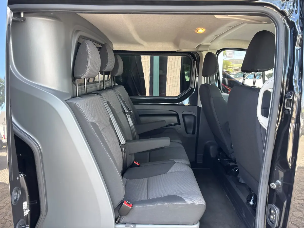 2.0 dCi 145 T29 L2H1 DC Comfort | Dubbel Cabine | Automaat | Trekhaak | Achteruitrij Camera | Led