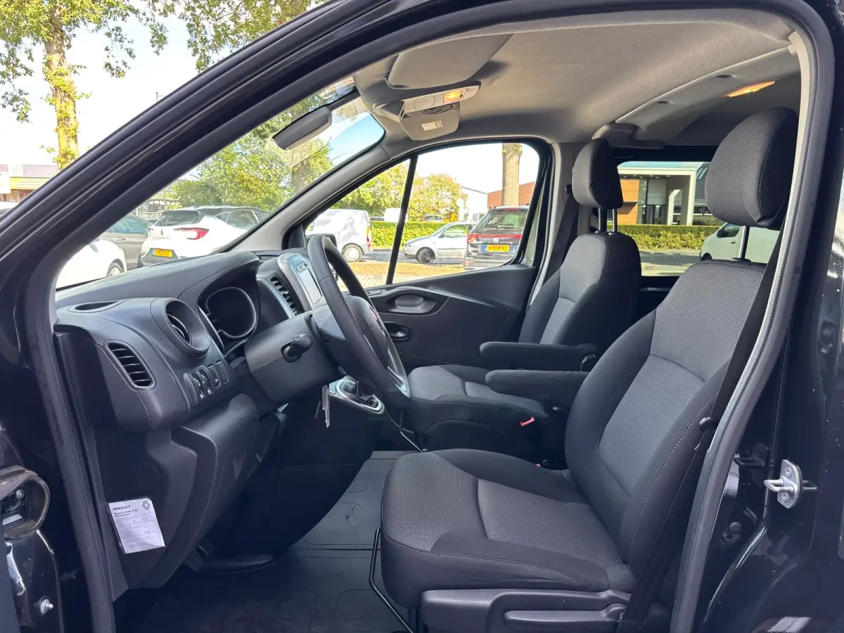 2.0 dCi 145 T29 L2H1 DC Comfort | Dubbel Cabine | Automaat | Trekhaak | Achteruitrij Camera | Led