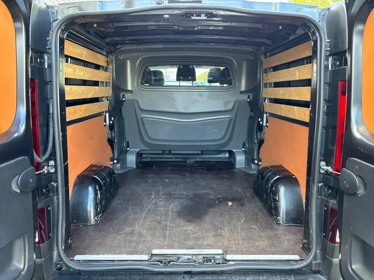 2.0 dCi 145 T29 L2H1 DC Comfort | Dubbel Cabine | Automaat | Trekhaak | Achteruitrij Camera | Led
