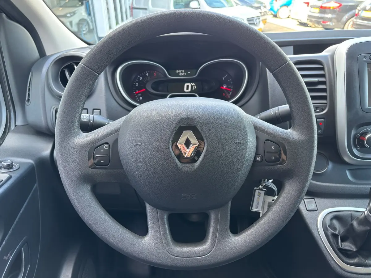 2.0 dCi 145 T29 L2H1 DC Comfort | Dubbel Cabine | Automaat | Trekhaak | Achteruitrij Camera | Led