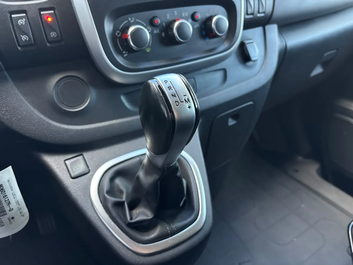 2.0 dCi 145 T29 L2H1 DC Comfort | Dubbel Cabine | Automaat | Trekhaak | Achteruitrij Camera | Led