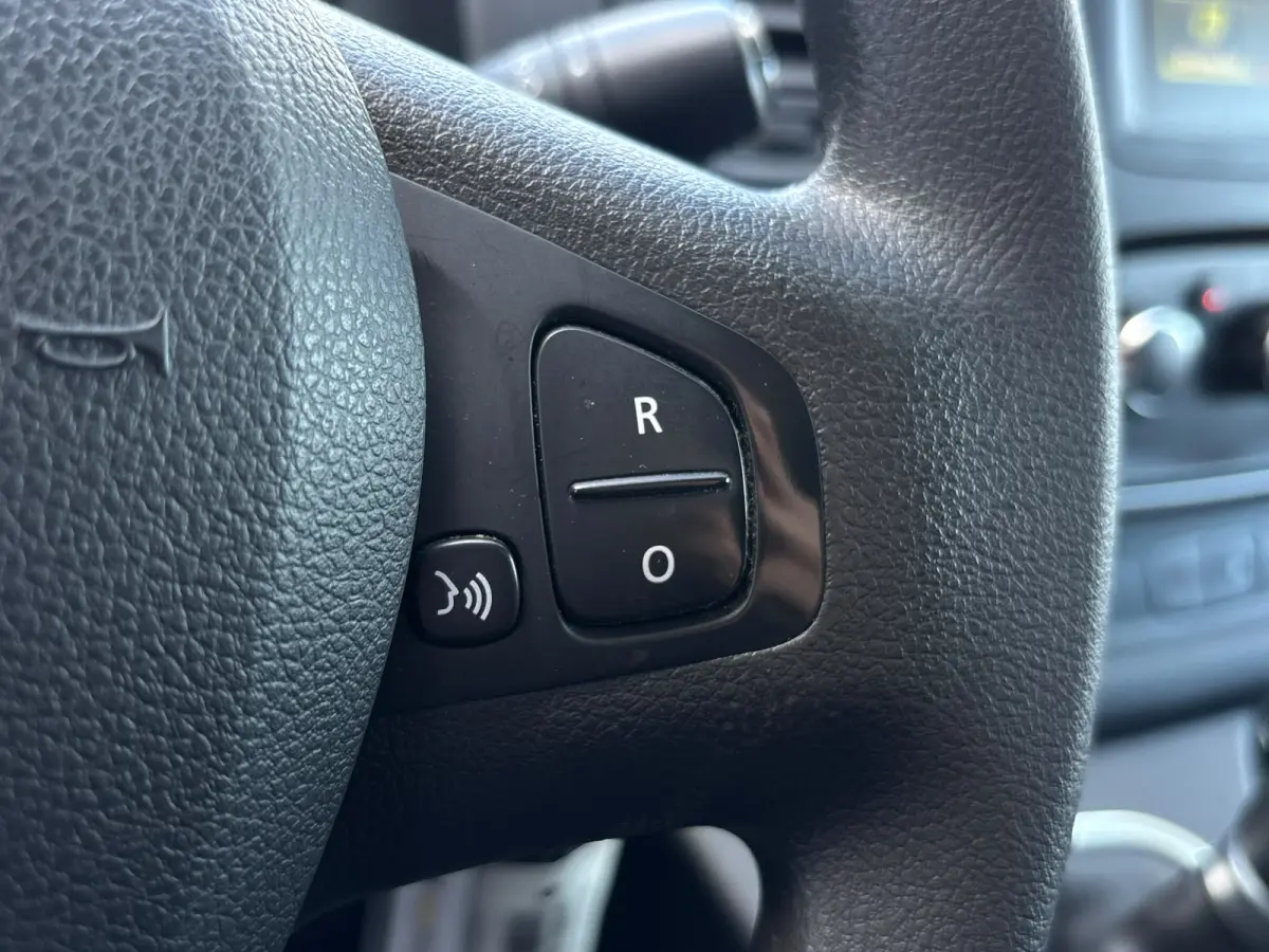 2.0 dCi 145 T29 L2H1 DC Comfort | Dubbel Cabine | Automaat | Trekhaak | Achteruitrij Camera | Led