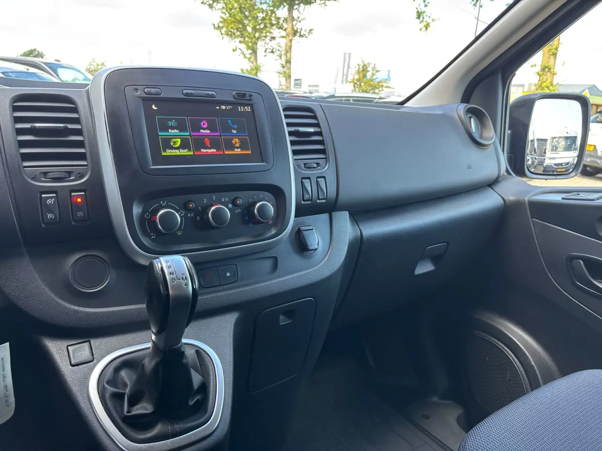 2.0 dCi 145 T29 L2H1 DC Comfort | Dubbel Cabine | Automaat | Trekhaak | Achteruitrij Camera | Led