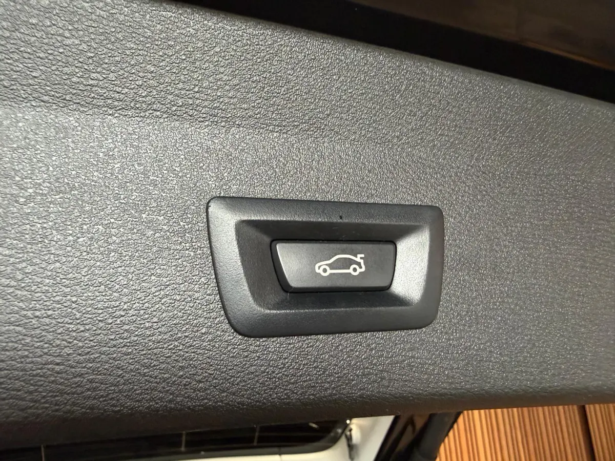sDrive18i High Executive Head up pano schuif