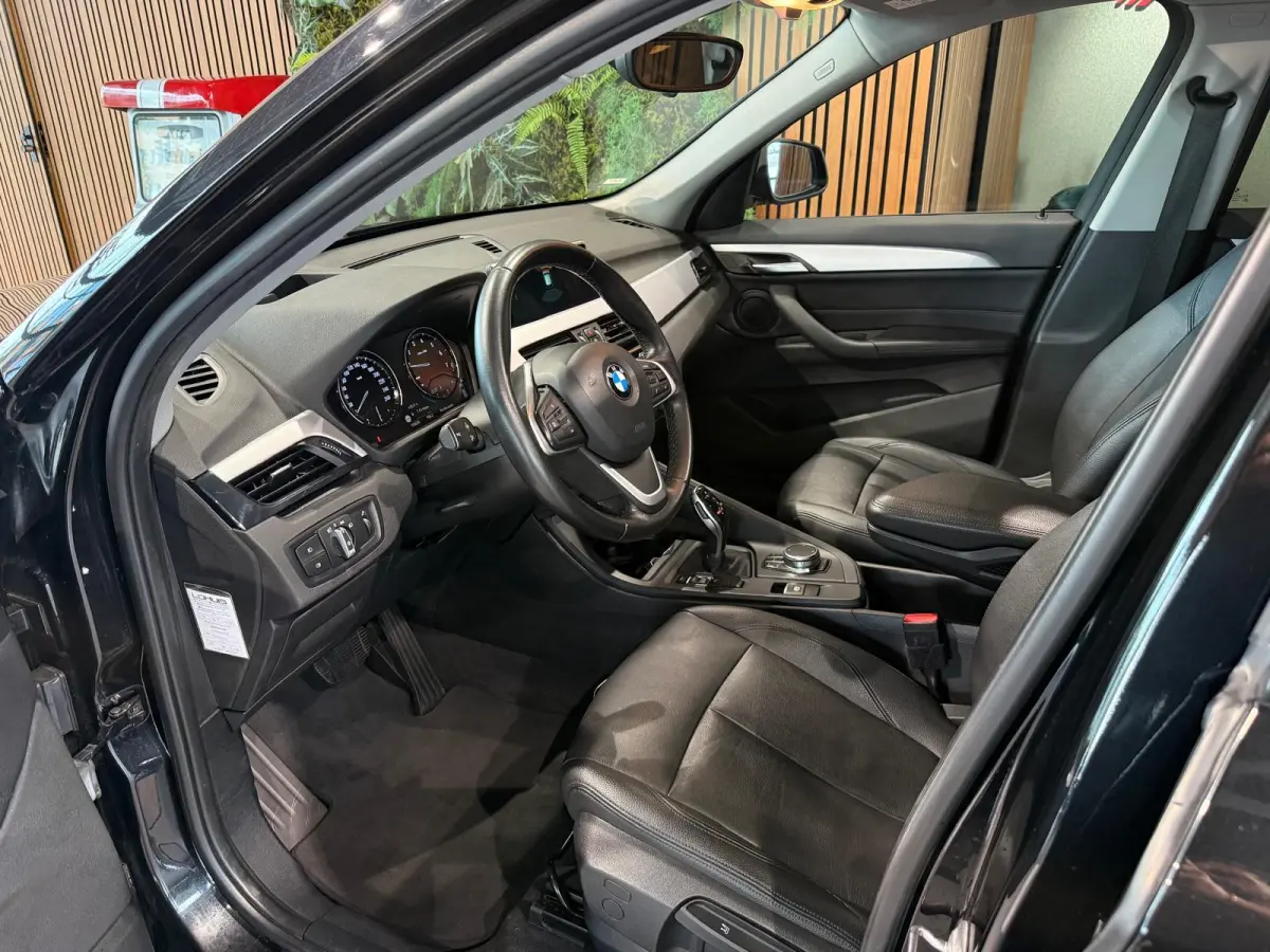 sDrive18i High Executive Head up pano schuif