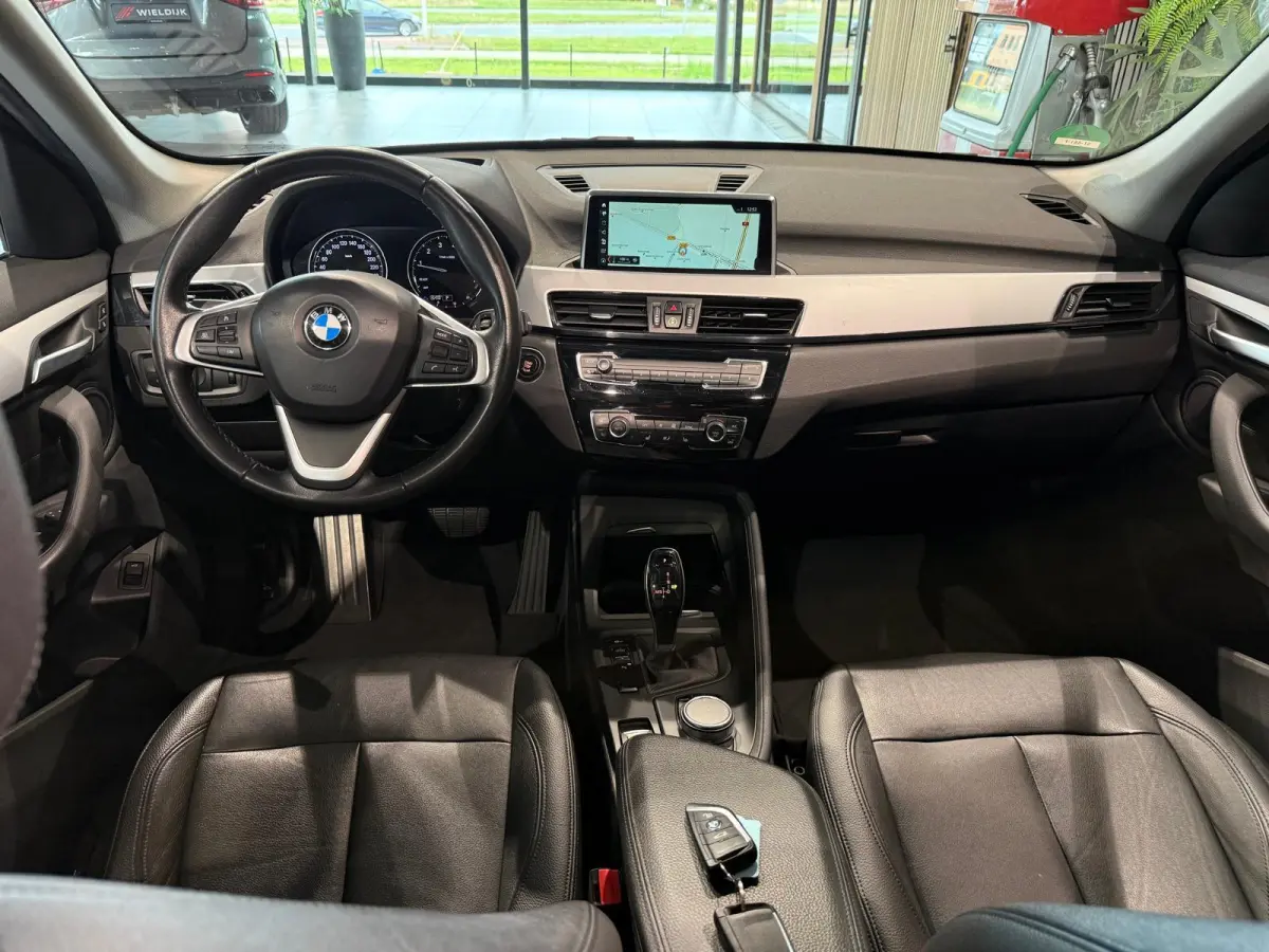 sDrive18i High Executive Head up pano schuif