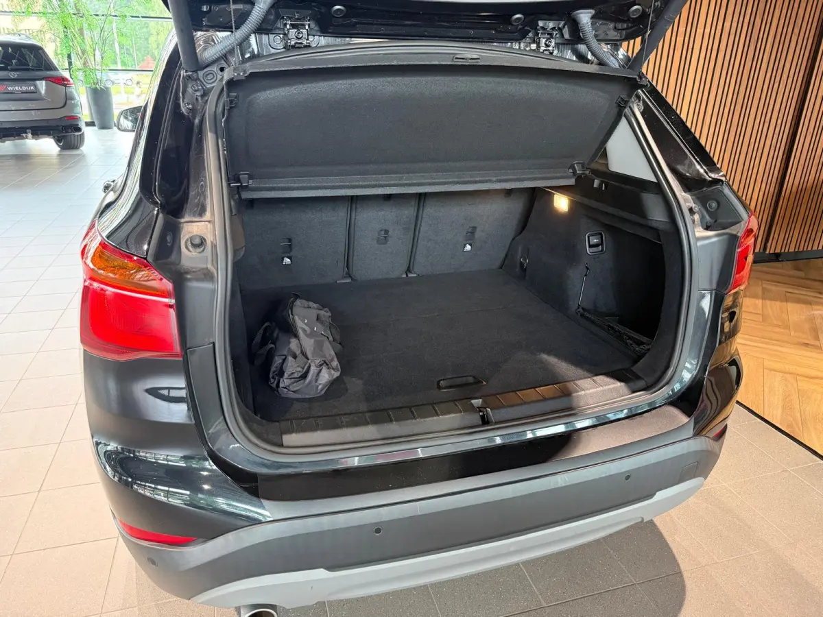 sDrive18i High Executive Head up pano schuif