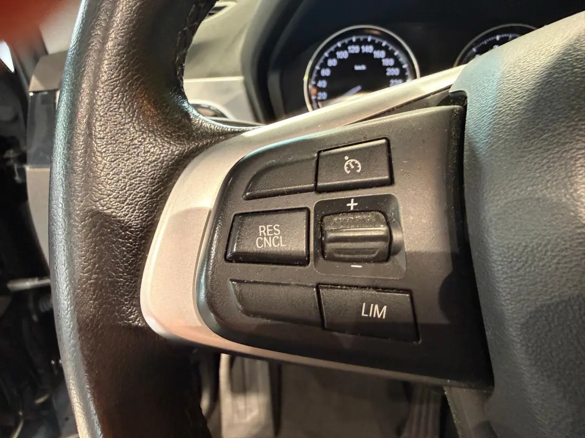 sDrive18i High Executive Head up pano schuif