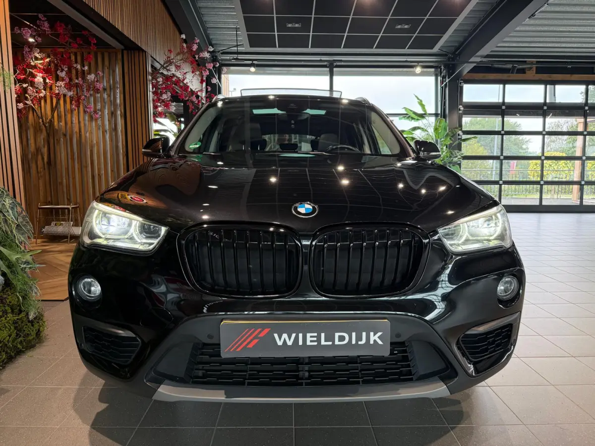 sDrive18i High Executive Head up pano schuif