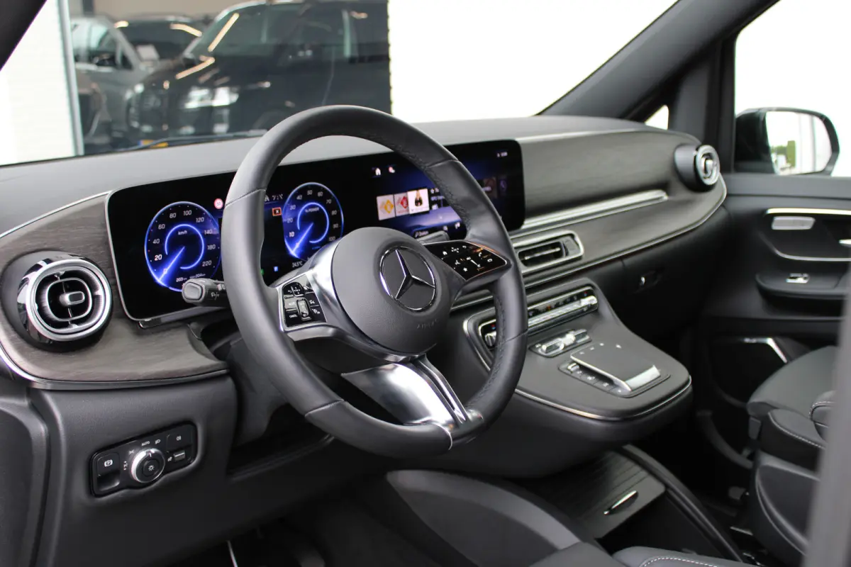 300 L2 / AMG / 7-Persoons / Luchtvering / Burmester / 360 Camera / Vol Opties / NIEUWSTAAT