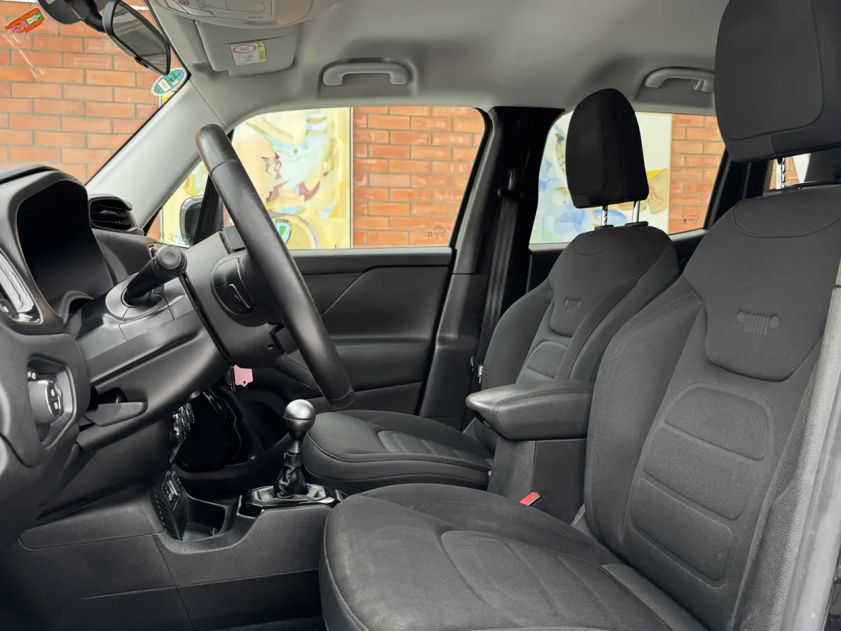 110 E-Torq Black Line | Trekhaak | Carplay/Android Auto | Parkeersensoren achter | Cruise Control | Airco |