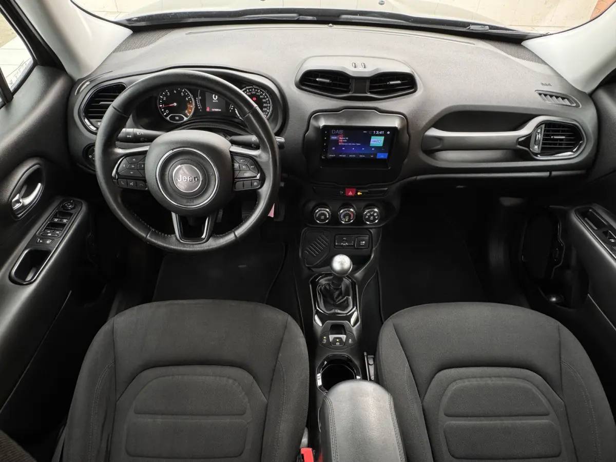 110 E-Torq Black Line | Trekhaak | Carplay/Android Auto | Parkeersensoren achter | Cruise Control | Airco |