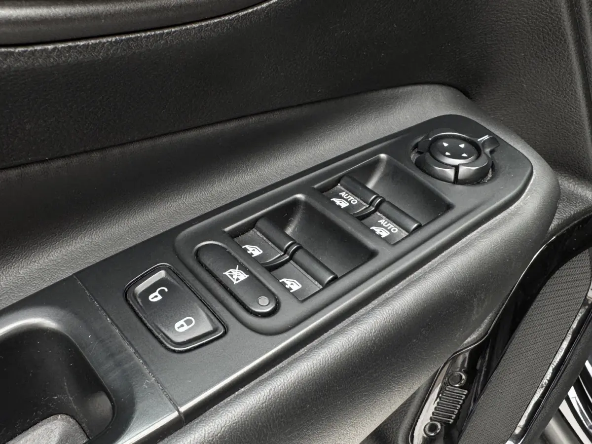 110 E-Torq Black Line | Trekhaak | Carplay/Android Auto | Parkeersensoren achter | Cruise Control | Airco |