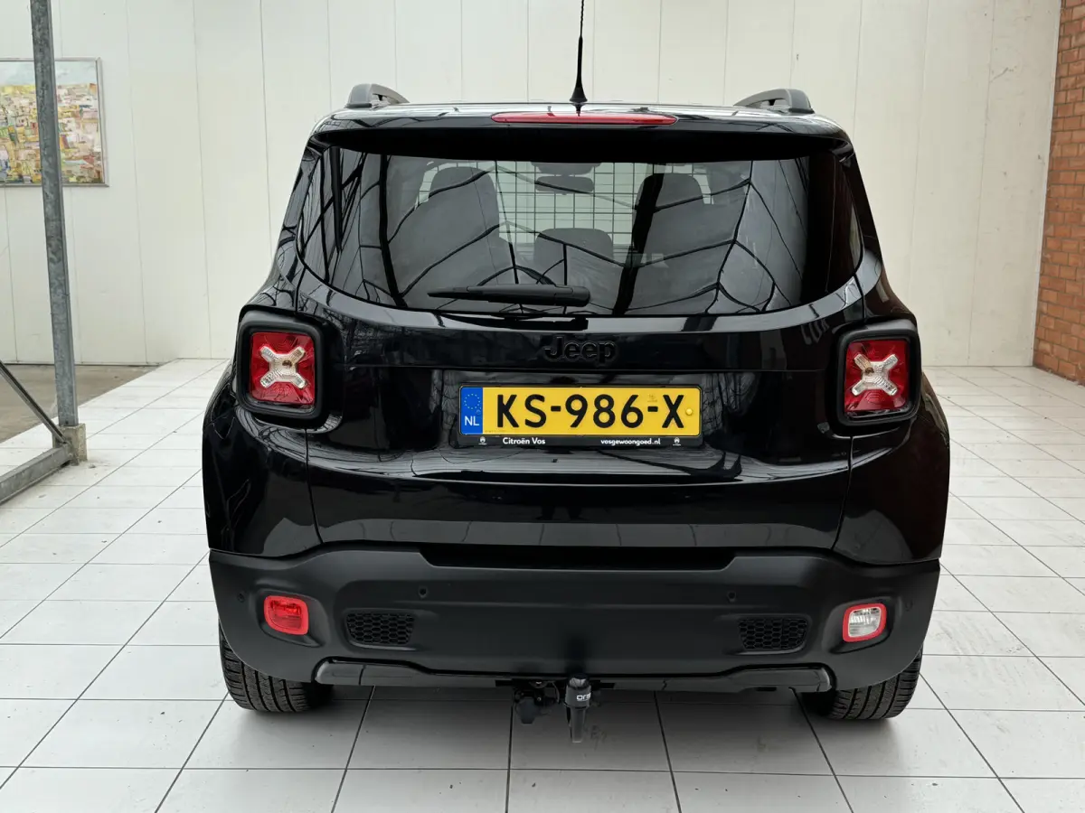 110 E-Torq Black Line | Trekhaak | Carplay/Android Auto | Parkeersensoren achter | Cruise Control | Airco |