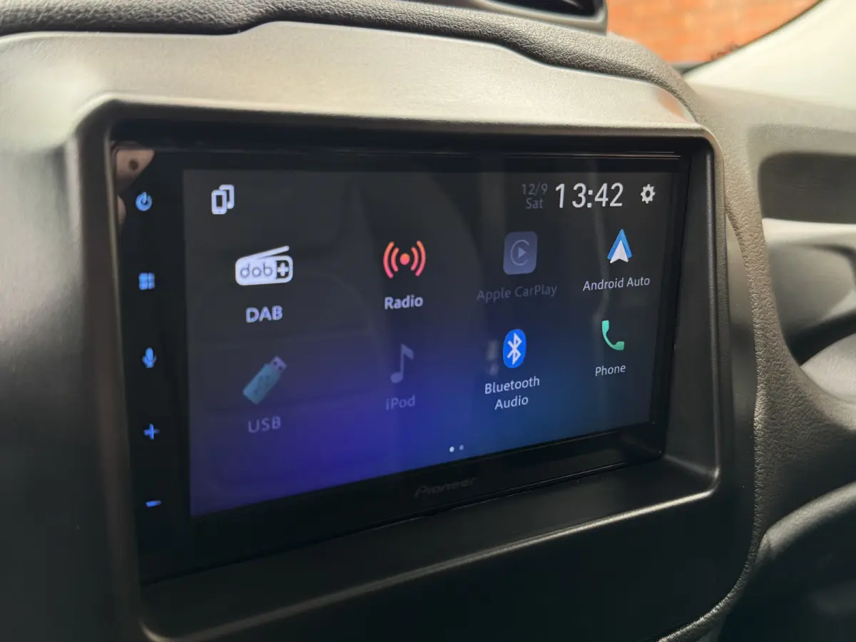 110 E-Torq Black Line | Trekhaak | Carplay/Android Auto | Parkeersensoren achter | Cruise Control | Airco |