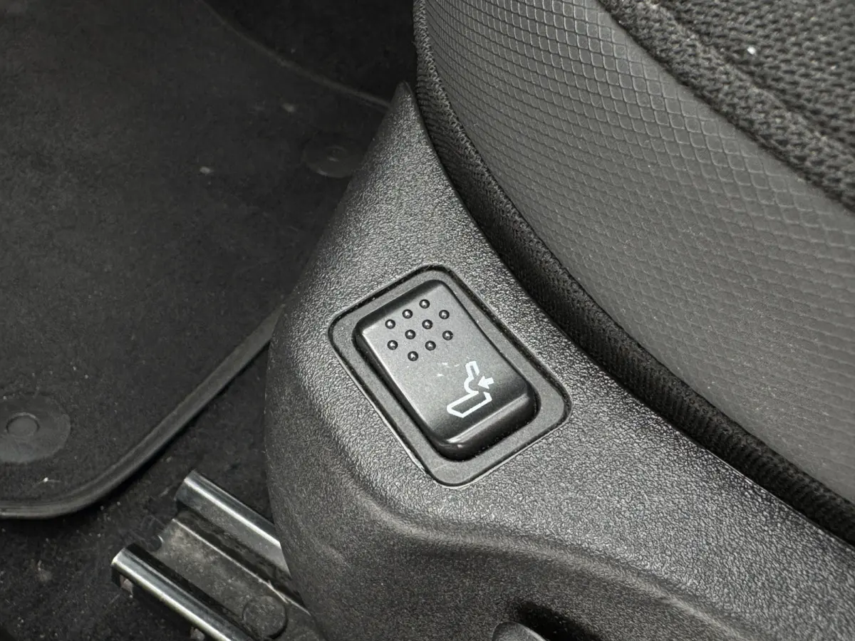 110 E-Torq Black Line | Trekhaak | Carplay/Android Auto | Parkeersensoren achter | Cruise Control | Airco |