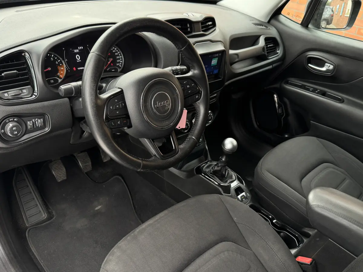 110 E-Torq Black Line | Trekhaak | Carplay/Android Auto | Parkeersensoren achter | Cruise Control | Airco |