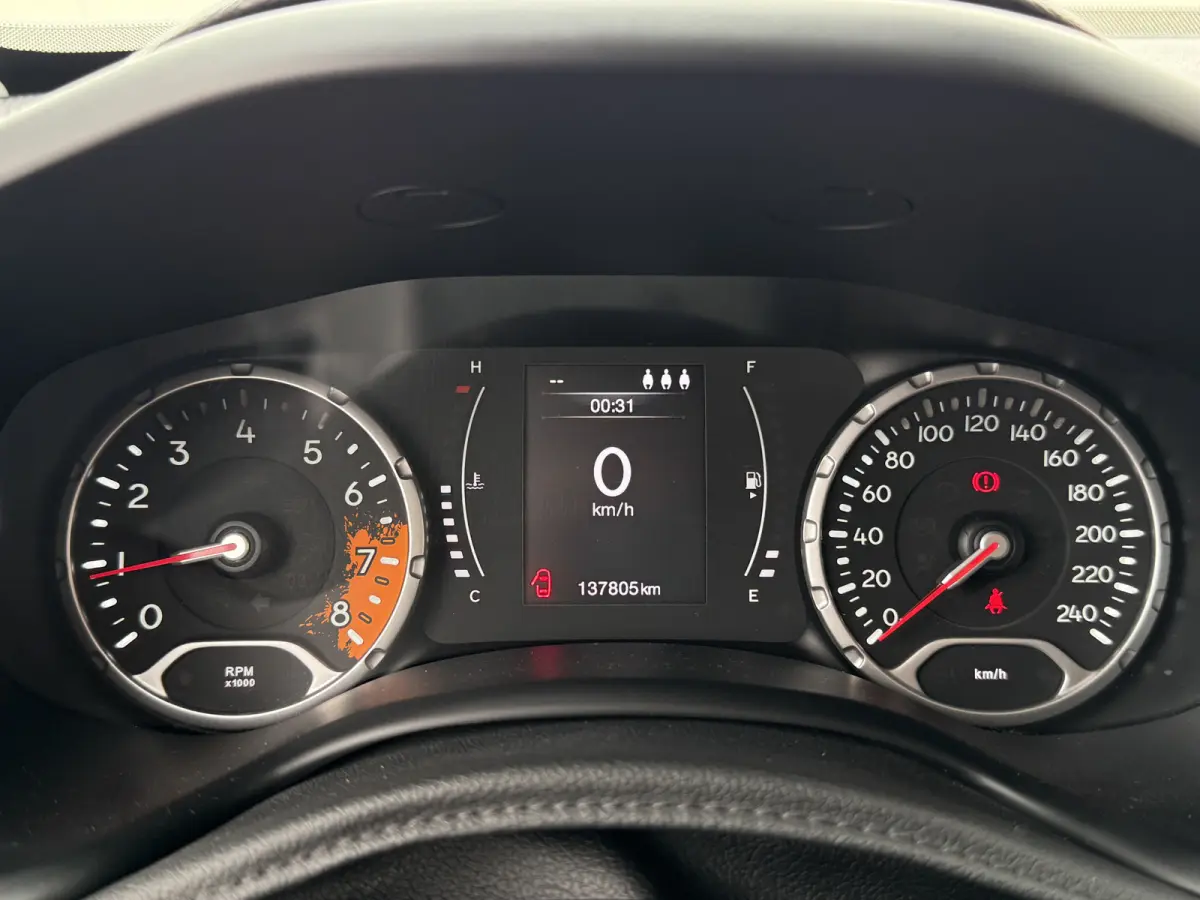110 E-Torq Black Line | Trekhaak | Carplay/Android Auto | Parkeersensoren achter | Cruise Control | Airco |