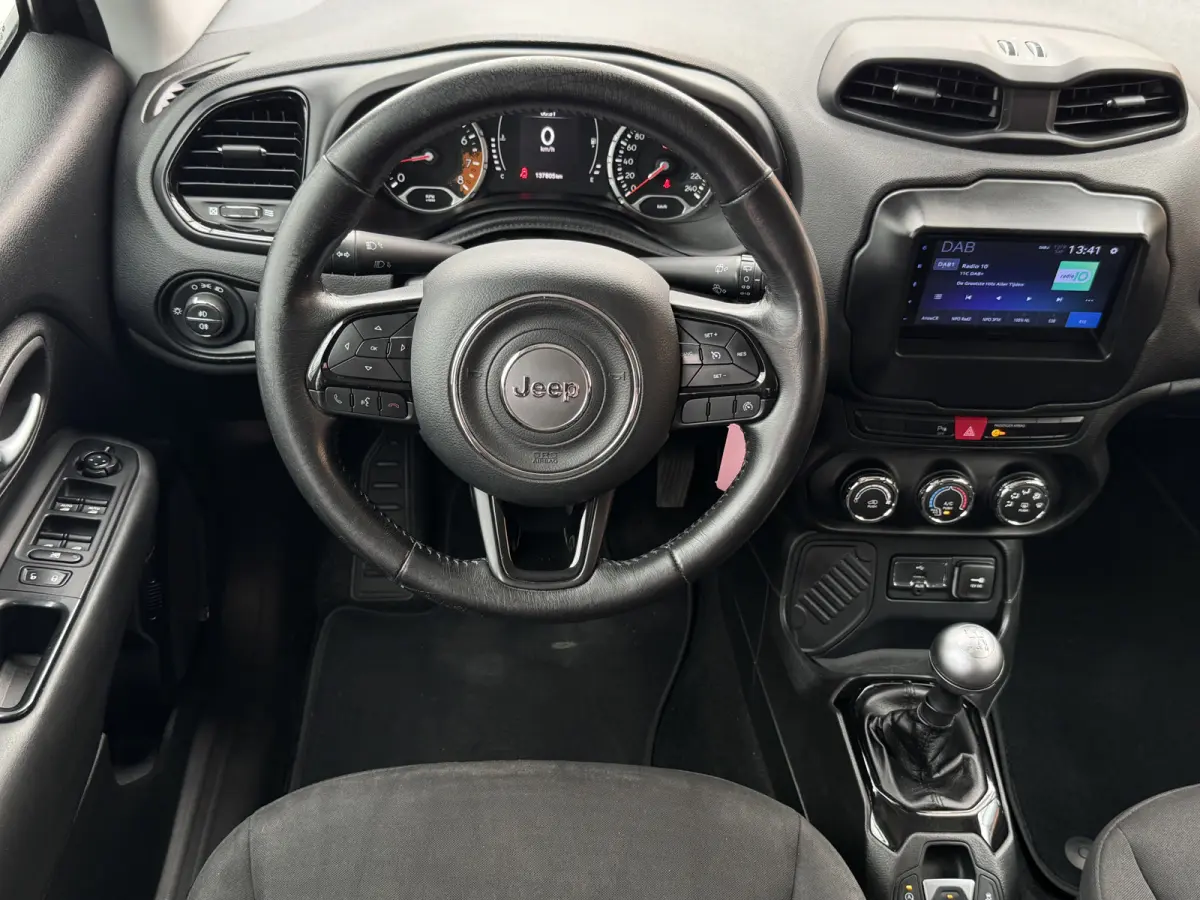 110 E-Torq Black Line | Trekhaak | Carplay/Android Auto | Parkeersensoren achter | Cruise Control | Airco |