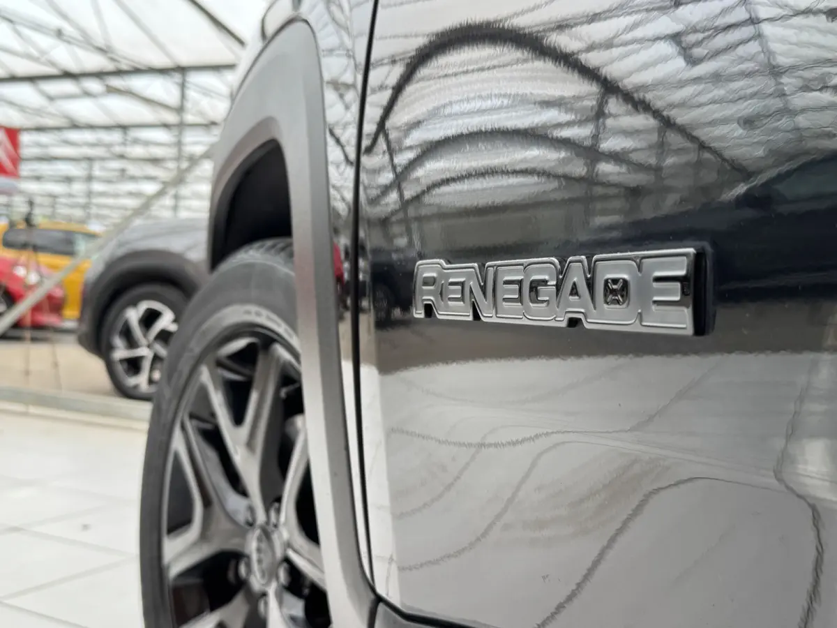 110 E-Torq Black Line | Trekhaak | Carplay/Android Auto | Parkeersensoren achter | Cruise Control | Airco |
